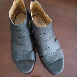 Soul Naturalizer Dori Sandal